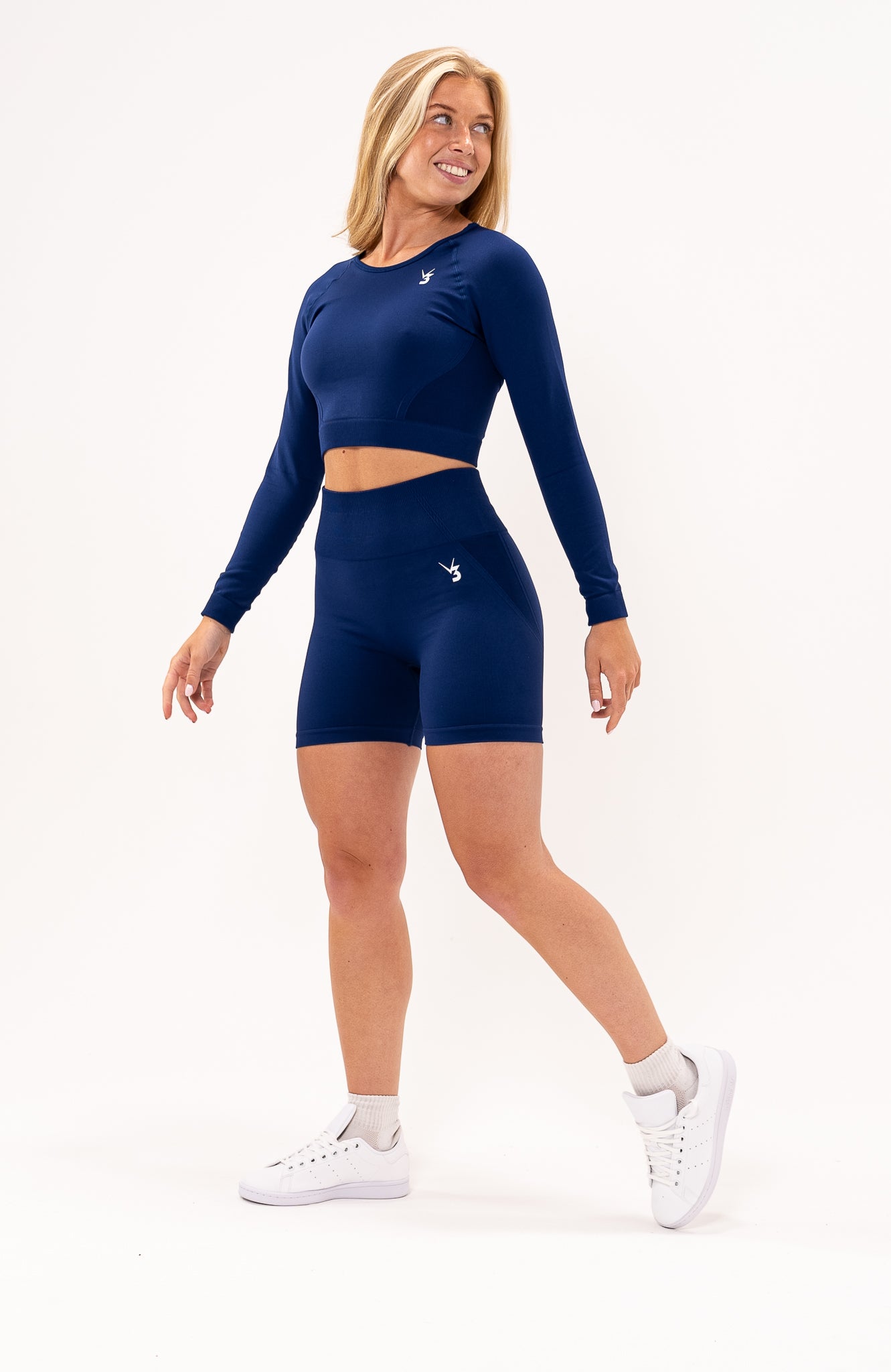 redbaysand Women's Tempo seamless long sleeve cropped training top in navy royal blue with thumb hole long sleeves and crop fit for gym workouts training, Running, yoga, bodybuilding and bikini fitness.