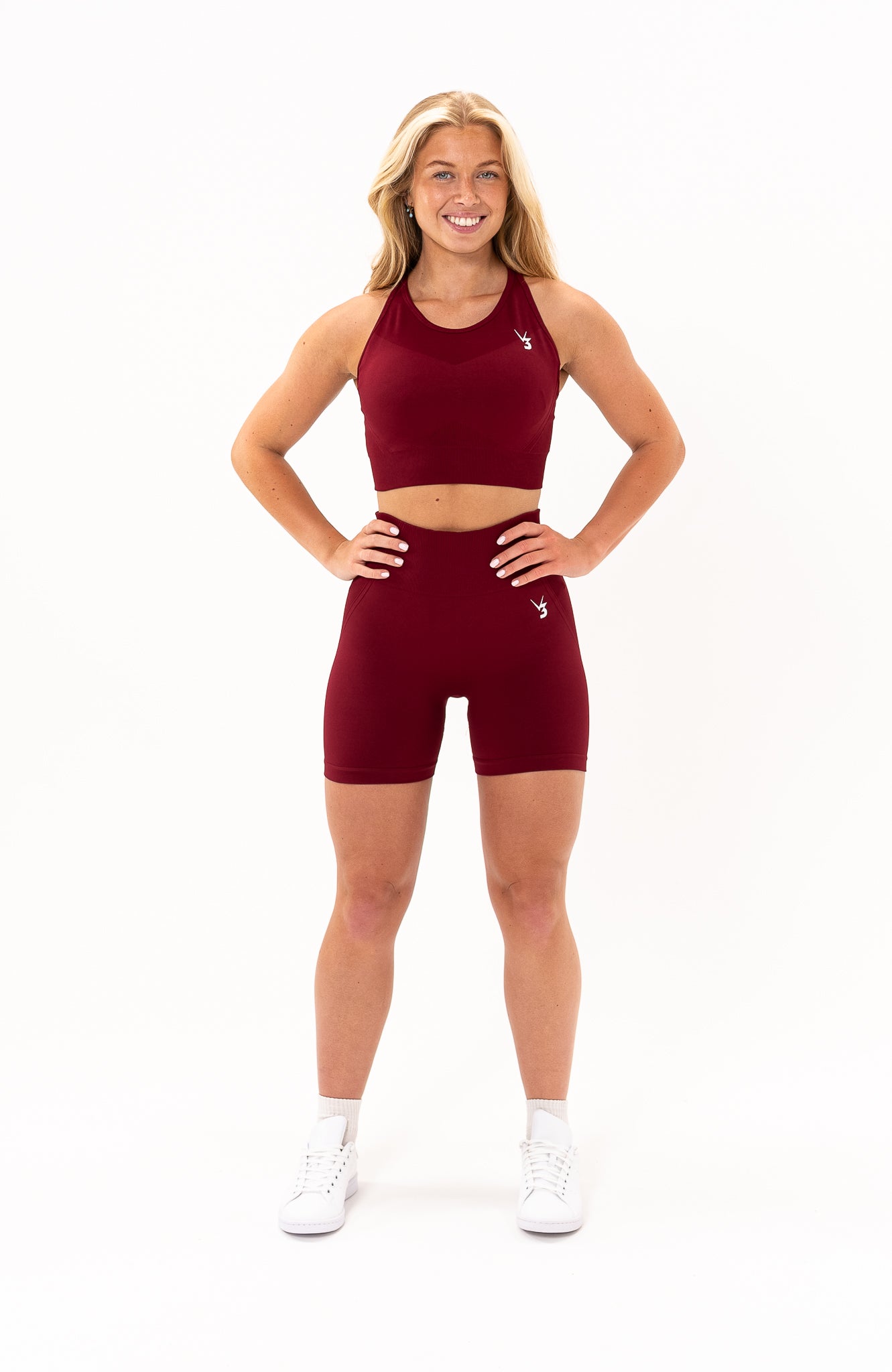 redbaysand Women's Tempo seamless scrunch bum shaping high waisted shorts and training sports bra in burgundy red – Squat proof 5 inch leg cycle shorts and training bra for Gym workouts training, Running, yoga, bodybuilding and bikini fitness.