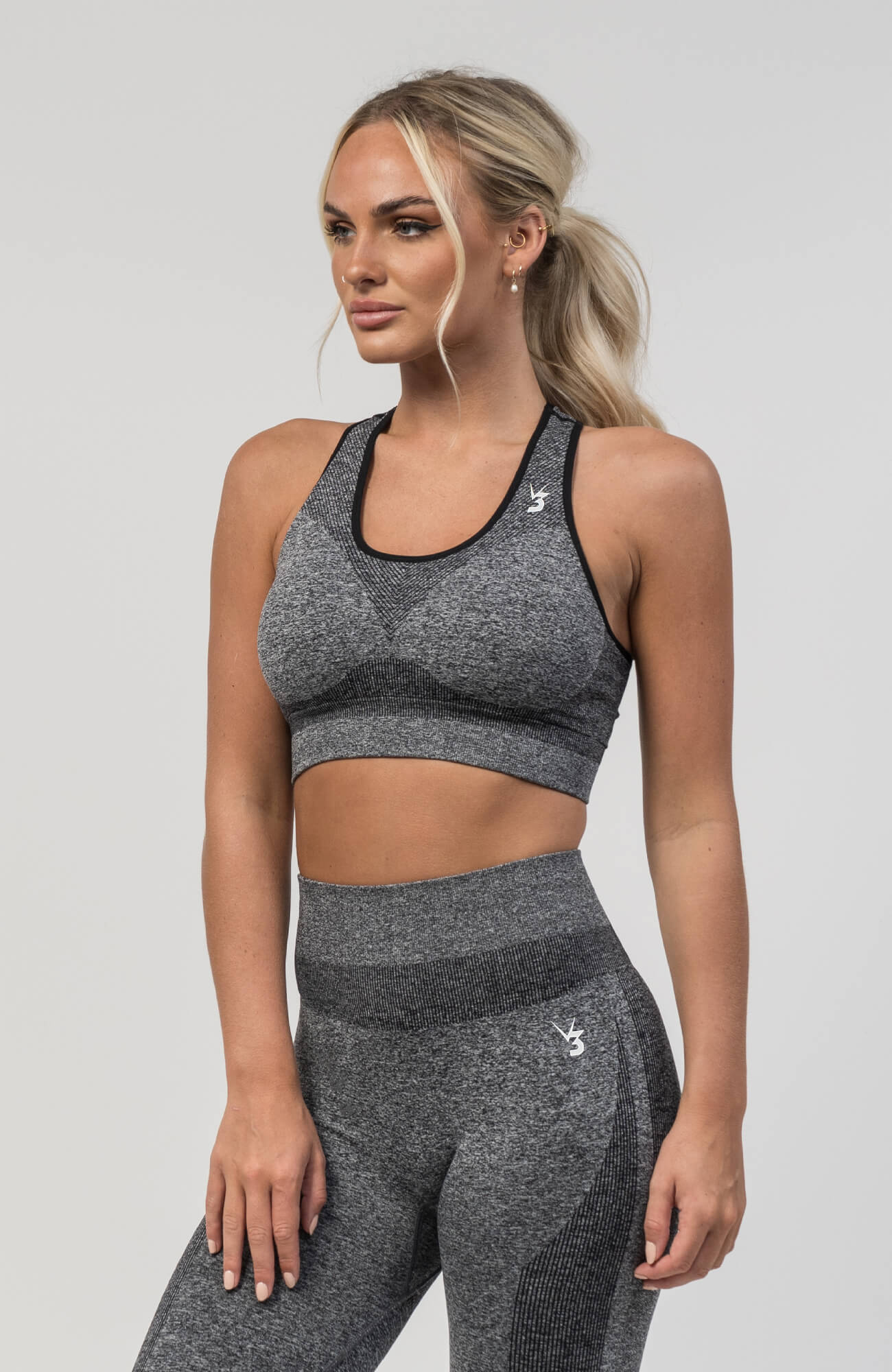 redbaysand Women's seamless Excel training sports bra in grey with removable padded cups and straps for gym workouts training, Running, yoga, bodybuilding and bikini fitness.