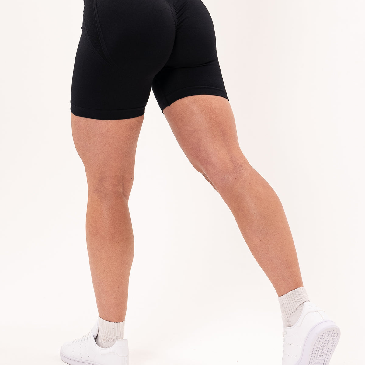 V3 Apparel Womens Tempo Seamless Scrunch Workout Shorts - Black