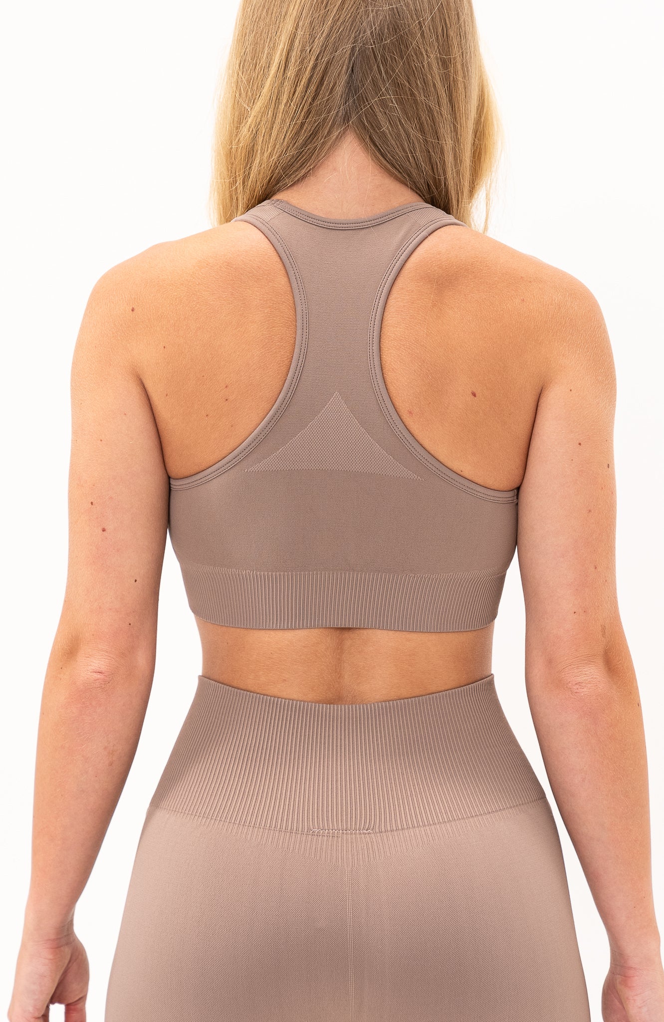 redbaysand Women's seamless Limitless training sports bra in fawn with removable padded cups and strap for gym workouts training, Running, yoga, bodybuilding and bikini fitness.