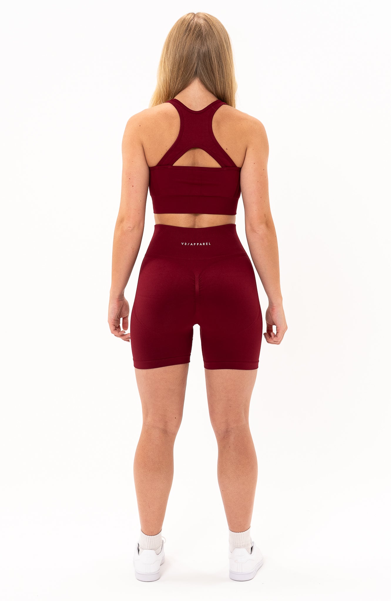 V3 Apparel Women's Tempo seamless scrunch bum shaping high waisted shorts and training sports bra in burgundy red – Squat proof 5 inch leg cycle shorts and training bra for Gym workouts training, Running, yoga, bodybuilding and bikini fitness.