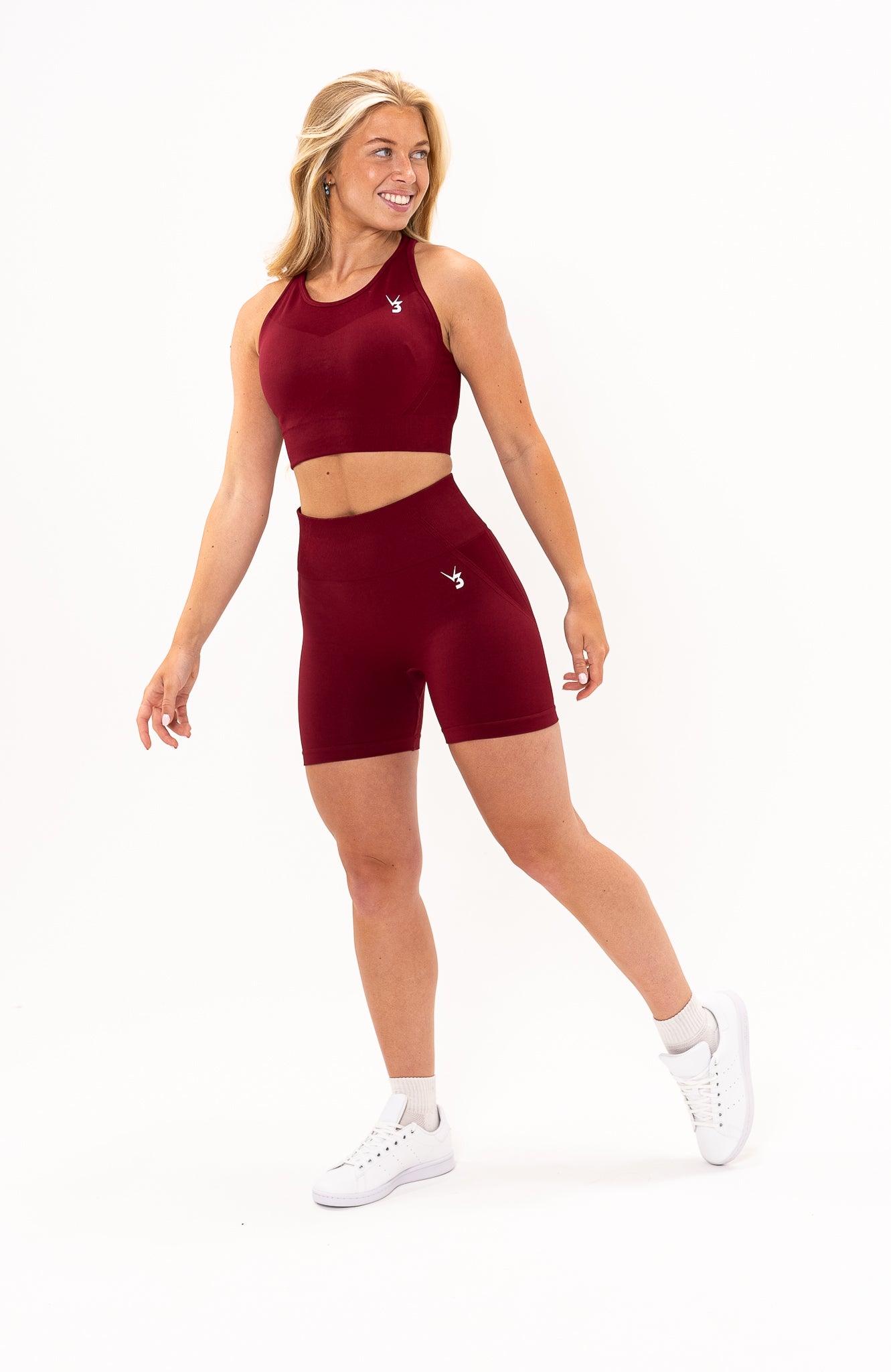 redbaysand Women's Tempo seamless scrunch bum shaping high waisted shorts and training sports bra in burgundy red – Squat proof 5 inch leg cycle shorts and training bra for Gym workouts training, Running, yoga, bodybuilding and bikini fitness.