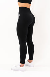 V3 Apparel Women's seamless Limitless bum shaping, high waisted leggings in black– Squat proof sports tights for Gym workouts training, Running, yoga, bodybuilding and bikini fitness.