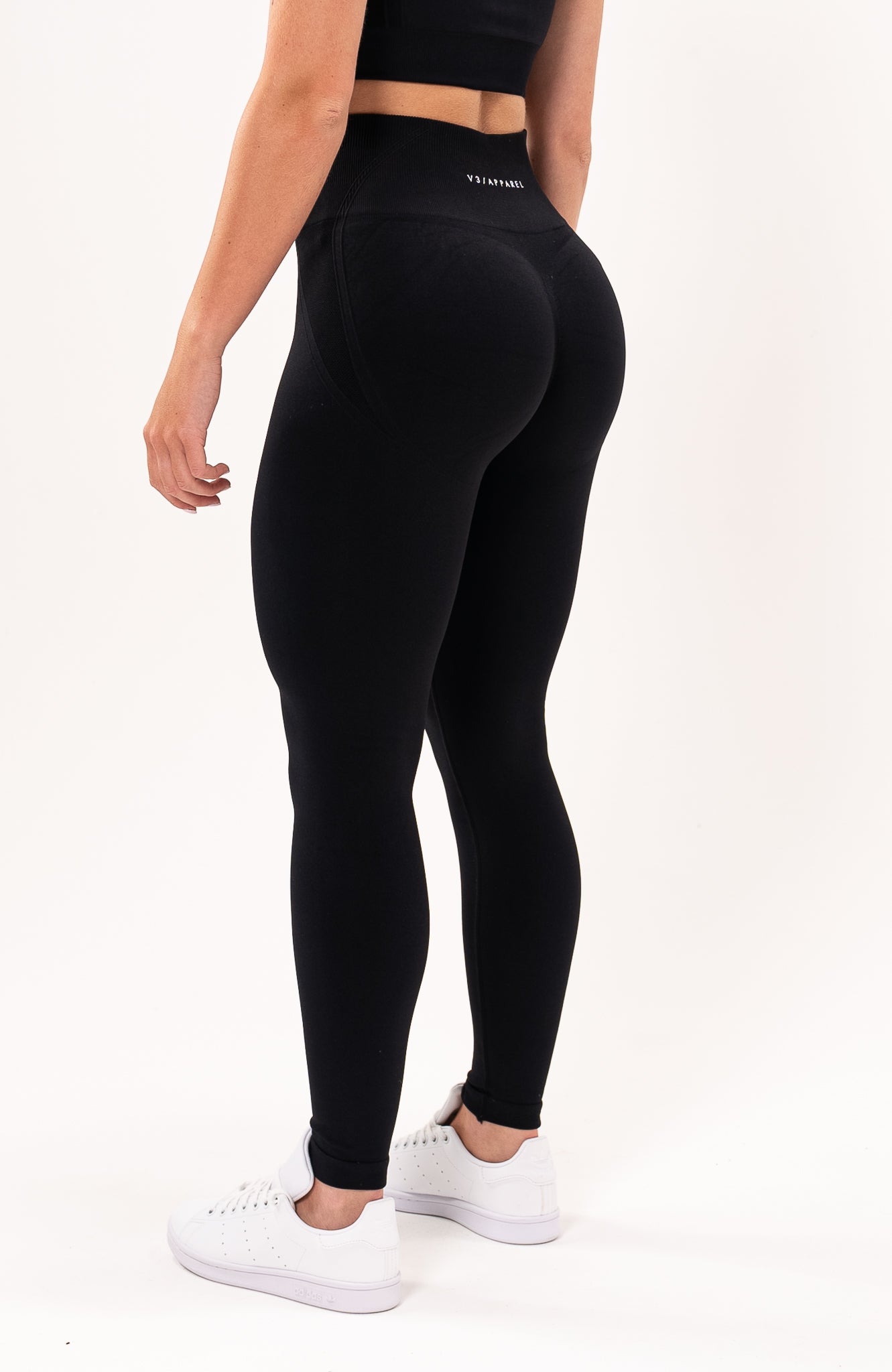redbaysand Women's Tempo seamless scrunch bum shaping high waisted leggings in black – Squat proof sports tights for Gym workouts training, Running, yoga, bodybuilding and bikini fitness.