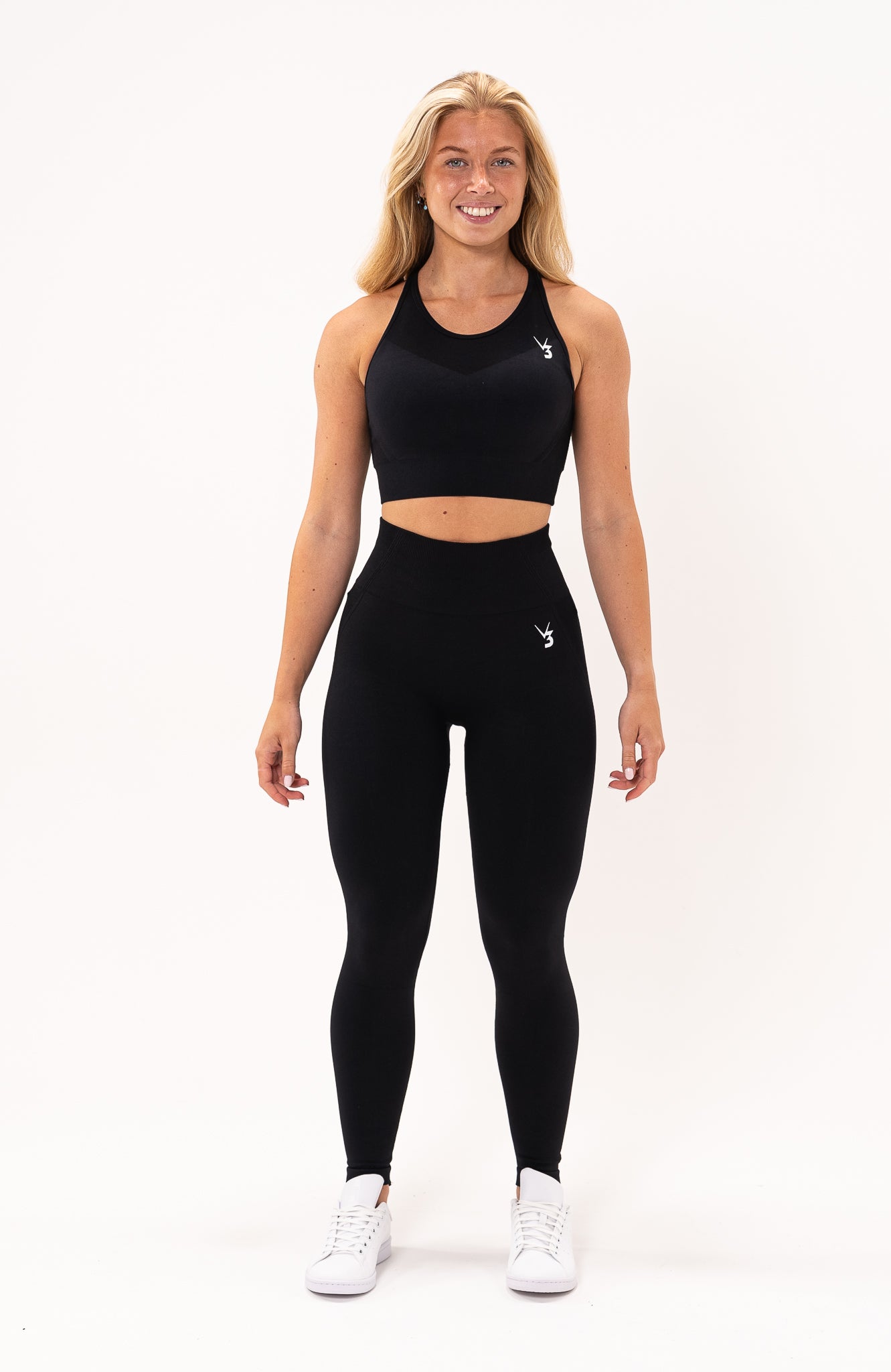 V3 Apparel Women's Tempo seamless scrunch bum shaping high waisted leggings and training sports bra in black – Squat proof sports tights and training bra for Gym workouts training, Running, yoga, bodybuilding and bikini fitness.