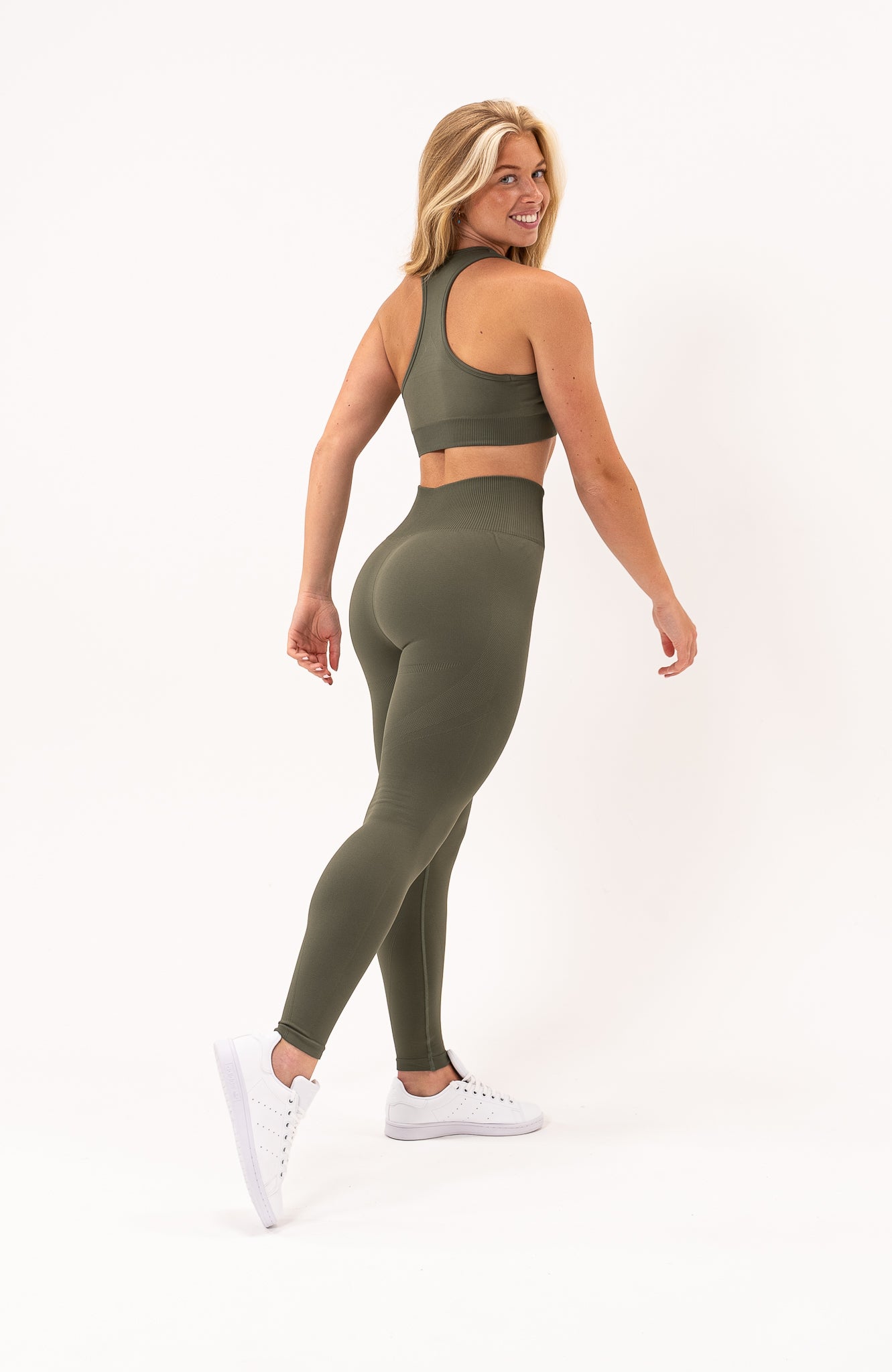 redbaysand Women's seamless Limitless bum shaping, high waisted leggings in Olive green fade – Squat proof sports tights for Gym workouts training, Running, yoga, bodybuilding and bikini fitness.