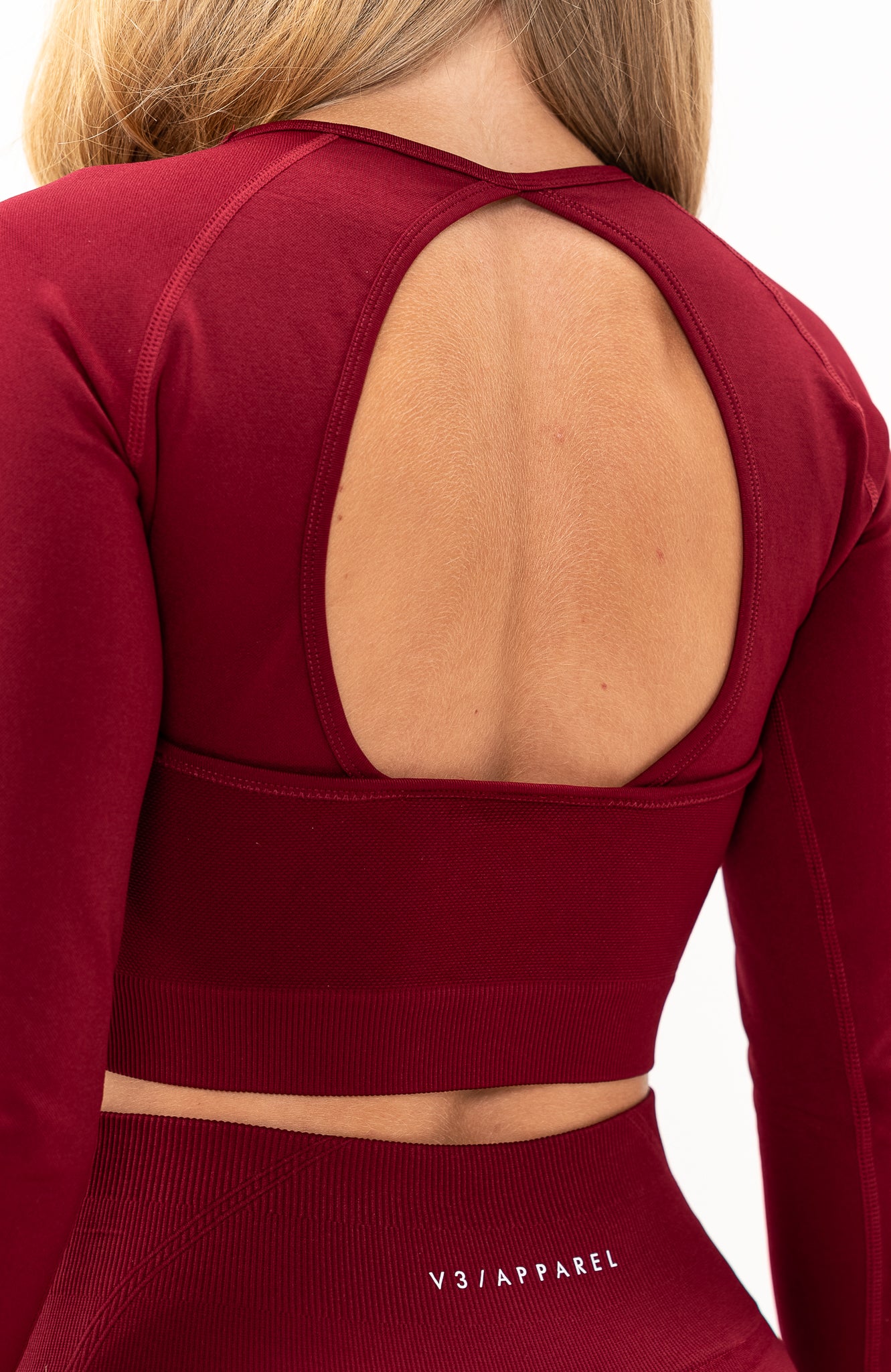 redbaysand Women's Tempo seamless long sleeve cropped training top in burgundy red with thumb hole long sleeves and crop fit for gym workouts training, Running, yoga, bodybuilding and bikini fitness.
