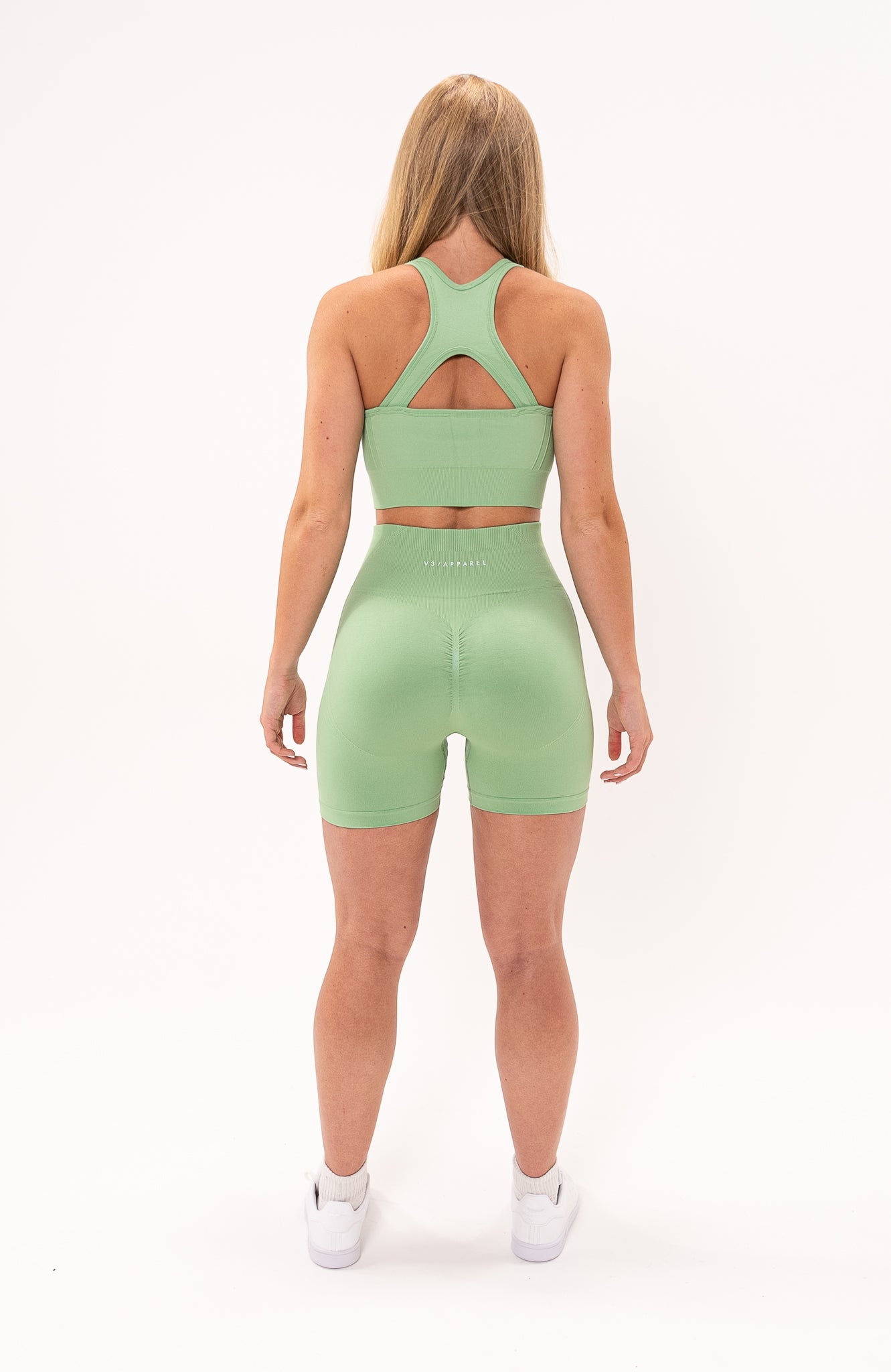 redbaysand Women's Tempo seamless scrunch bum shaping high waisted shorts and training sports bra in mint green – Squat proof 5 inch leg cycle shorts and training bra for Gym workouts training, Running, yoga, bodybuilding and bikini fitness.